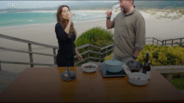 Eva Longoria brinda con el vino Astillero, de Bodegas El Paraguas